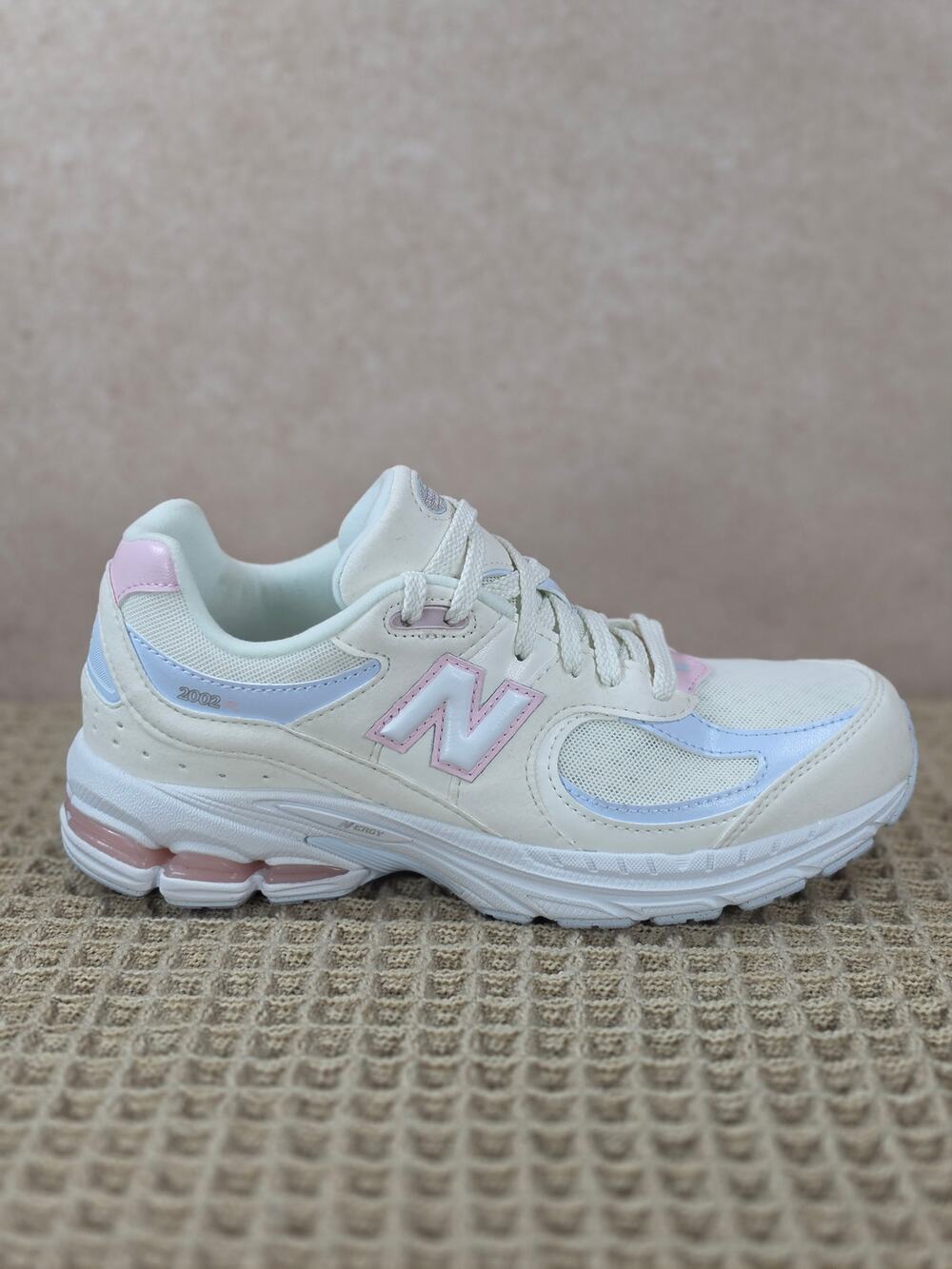 New Balance 2002R Youth 6.5Y Women's 8 White Blue Pink GC2002KF – Brand New